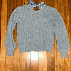 Sweet Wanderer Gray Sweater with Blue Ribbon Accent